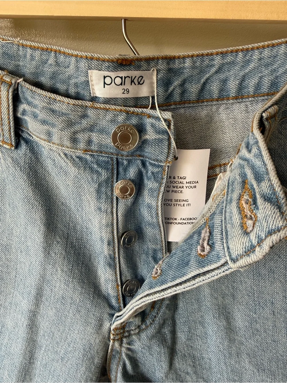 NEW Parke Light Wash Denim Baggy Boho Cut Off Raw Hem 3.5” Inseam Jean Shorts 29
